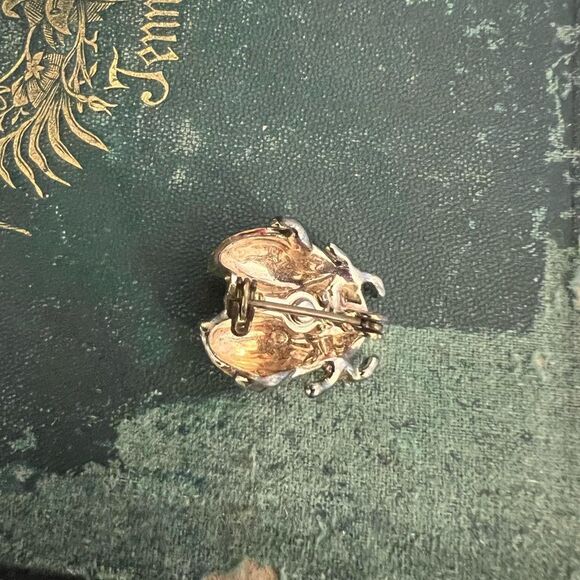 Elegant vintage Ladybug Brooch in Orange and Black w crystal embellishment. - Picture 5 of 6